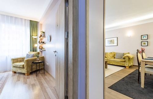 Cumhuriyet Apartment | Vibrant Flat Near Metro 10 min to Citys Nisantasi