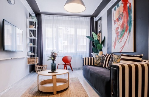 Harbiye Apartment | Vibrant Flat with Balcony 6 min to City Nisantasi