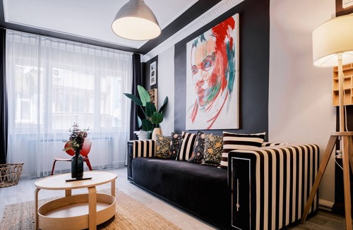 Harbiye Apartment | Vibrant Flat with Balcony 6 min to City Nisantasi