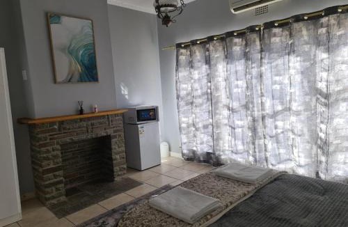 Beaufort West House | Victoria Oaks Beaufort West Guesthouse