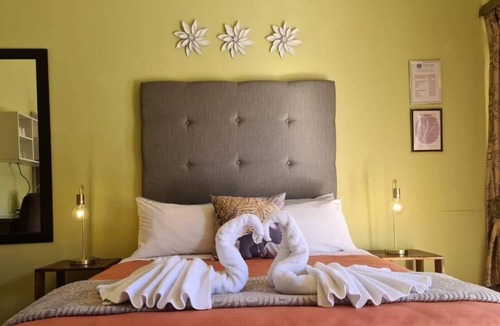 Victoria West House | Victoria Oaks Guest House