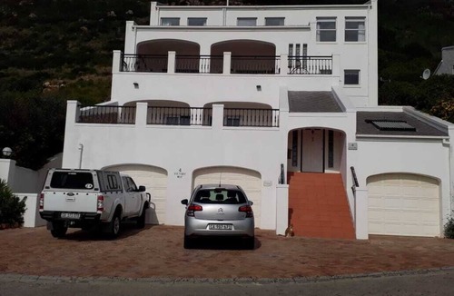 Simon's Town Apartment | Victory View above the ocean with stunning views
