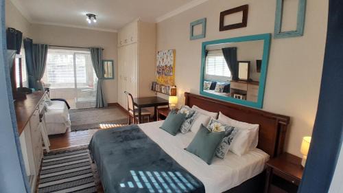 Mossel Bay Apartment | View from the Hill room 1