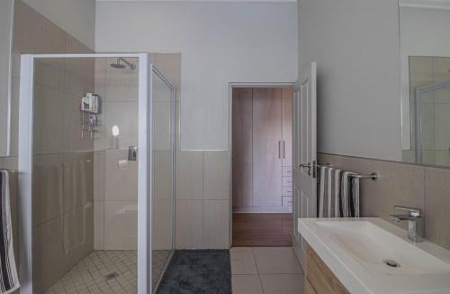 Lone Hill Villa | Views at Schoeman