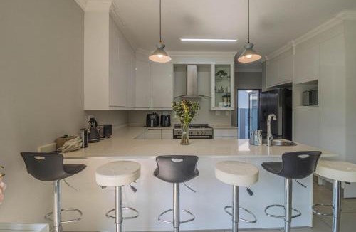 Lone Hill Villa | Views at Schoeman
