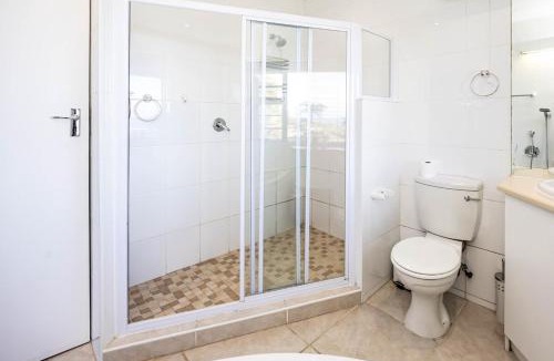 Beacon Bay Apartment | Views on 24