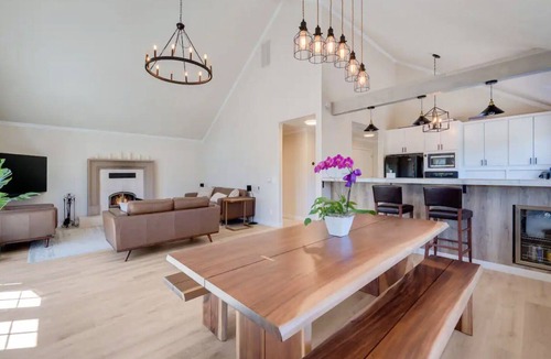 Geyserville House | Views, sauna, cold plunge, hot tub, cinema!