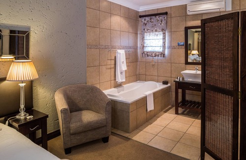 Brandwag Hotel | Villa Bali Luxury Guest House