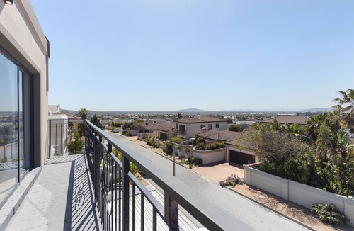 West Beach House | Villa Balmoral 14 - Six Bedroom House, Sleeps 12