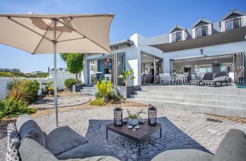 Grotto Bay Villa | Villa Blau -Stunning Beach Front House Grotto Bay Private Nature Reserve West Coast