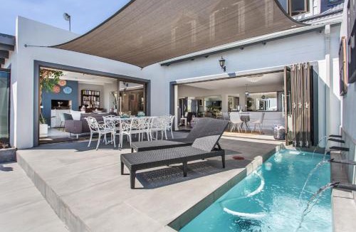 Grotto Bay Villa | Villa Blau -Stunning Beach Front House Grotto Bay Private Nature Reserve West Coast