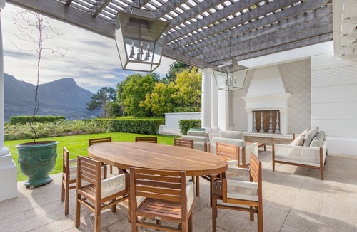 Newlands Villa | Villa Canterbury - Six Bedroom Villa, Sleeps 12