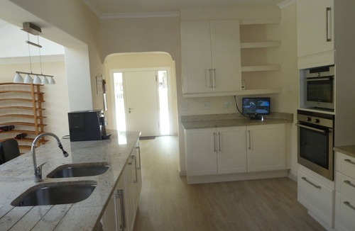 Lakeside Villa | Villa Karibu in Tokai