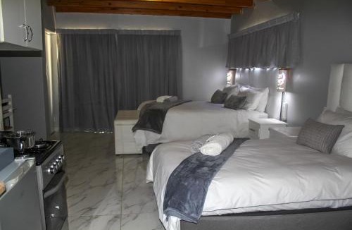Ekurhuleni Bed & Breakfast | Villa La Sola B&B and Self-Catering