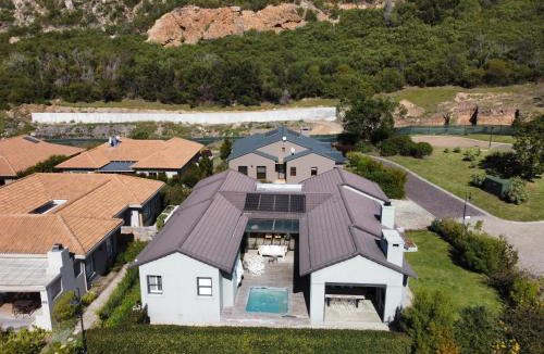 Plettenberg Bay Apartment | Villa Luciano - Pool, walk to Solar Beach