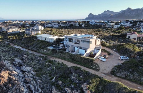 Pringle Bay House | Villa Marine Guest House