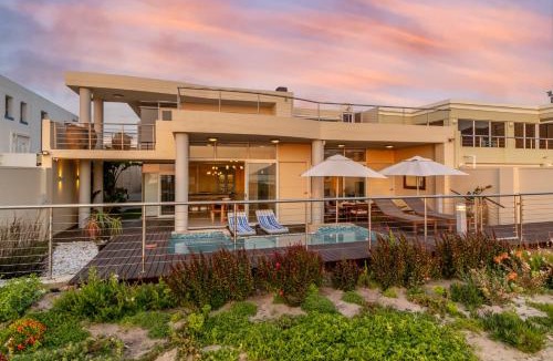 Gordons Bay Central Villa | "Villa Montemar' Luxury Villa for 6 on the Beach with Pool