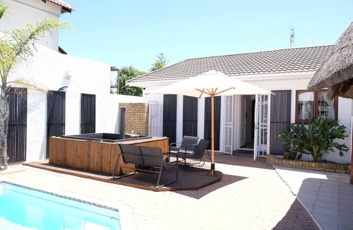 Bloubergstrand House | Villa on Flamingo Vlei 5BR