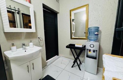 Woodmead Apartment | Villa Picasso Sandton