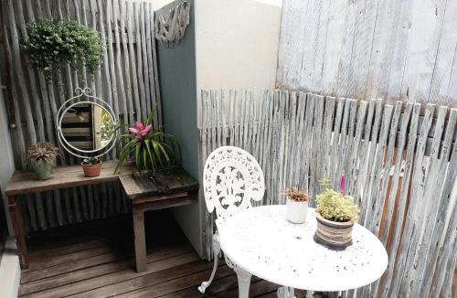 Umhlali Beach Bed & Breakfast | Villa Roc Guesthouse - Solar Power