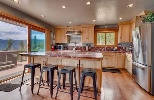 Tahoe Woods House | Villa Tahoelakken Beach Access! Pets Allowed Hot Tub Lake Views!