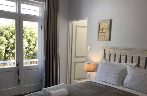 Stellenbosch Villa | Villa Unique Stellenbosch with swimming pool and garden