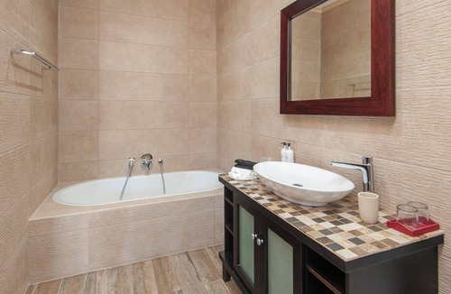 Westcliff House | Villa Venusta