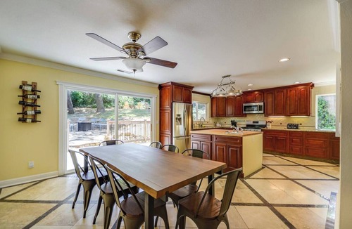 Santa Rosa House | Villa Vino! Spacious 6bd + hot tub in wine country