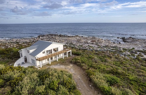 Betty's Bay House | Villa Vista - Four Bedroom House, Sleeps 8