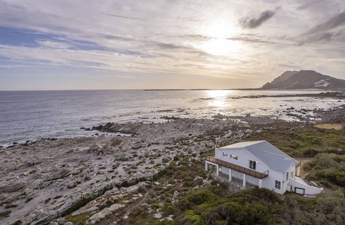 Betty's Bay House | Villa Vista - Four Bedroom House, Sleeps 8