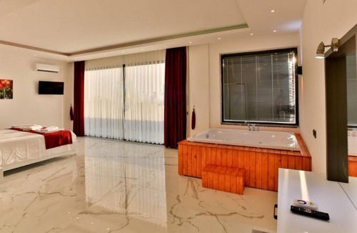 Uzumlu Apartment | Villa with Jacuzzi, Hammam, Sauna and Pool in Kas