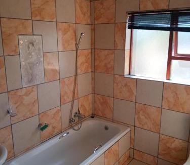 Emalahleni House | Villaanne Boutique Guesthouse