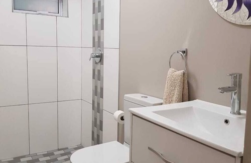 Old Place Apartment | VillaChé with garden aspect and views to Lagoon