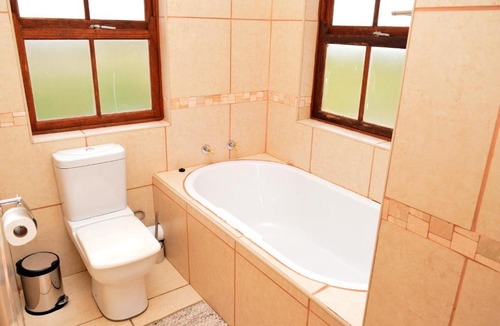 Vredefort Bed & Breakfast | Village Lodge Vaal de Grace