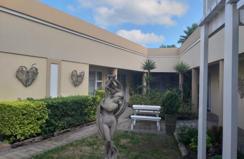 Summerstrand House | VillaVin at 47 Galpin