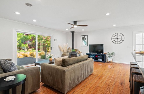Kenwood House | Vina Vista - 3 BD with Pool, Hot Tub and Close to Wineries