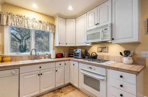 Healdsburg Cottage | Vineyard Cottage w/Fire Pit | Chalk Hill Wine Country