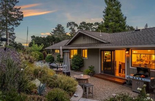 Kenwood House | Vineyard Haven: Pool, Hot Tub & Wine Country Charm