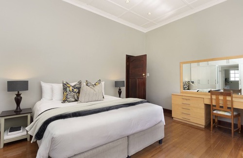 Helderberg Rural House | Vineyard Manor @ 13 Vines