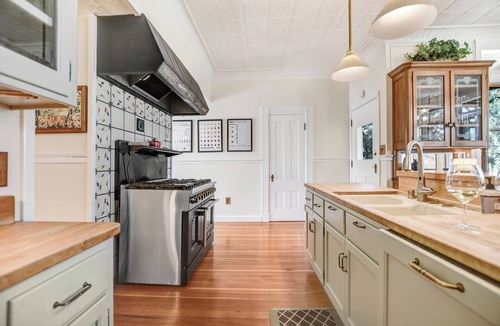 Sonoma House | Vineyard's Edge - Charming Wine Country Retreat