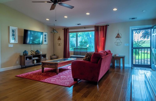 San Miguel House | Vineyard Views + Fire Pit BBQ | Paso Wine Country | Estrella Vineyard