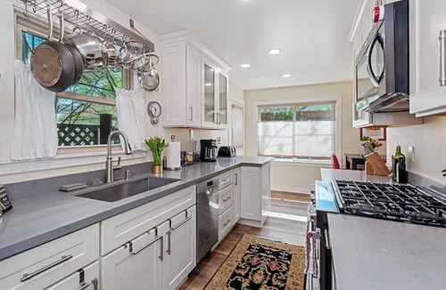 Montgomery Village House | Vintage 2 Bedroom, Proctor Terrace