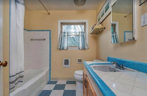 Montgomery Village Apartment | Vintage Retro 1BR Near Downtown Santa Rosa