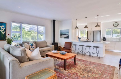 Sandbaai House | Vonkelwyn | Bright and Breezy by Grotto Beach