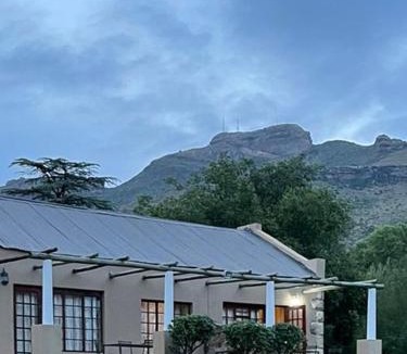 Zastron Cabin | VULTURES LODGE