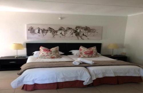 Beaufort West Cabin | Wagon Wheel Country Lodge