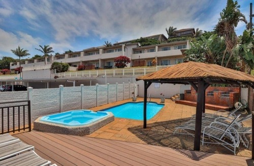 Illovo Beach Apartment | Wake up to the tranquil sight and sound of waves crashing against the shore.