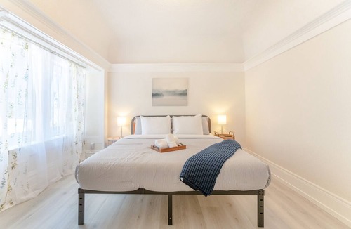 Pill Hill Apartment | Walk to BART- SF in minutes & Off Street parking