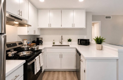 Napa Apartment | Walk to Downtown I Pool I Parking I Napa