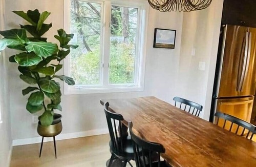 Freestone House | Walk to Downtown Sebastopol * Luxe Vacation Living